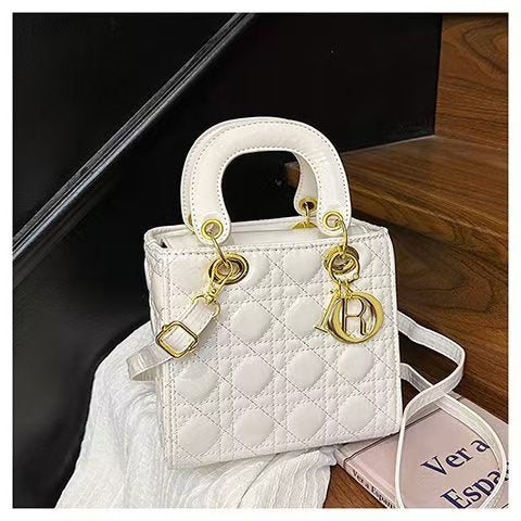 New classic quilted elegant and versatile handbag