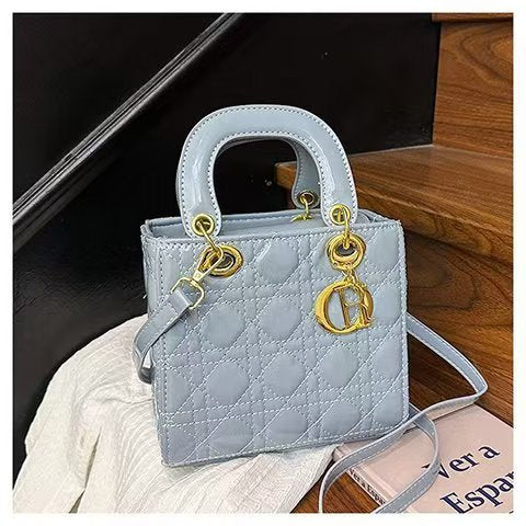 New classic quilted elegant and versatile handbag