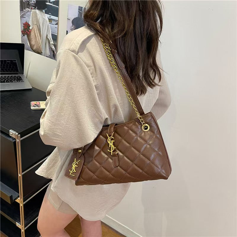 New stylish diamond-patterned tote bag