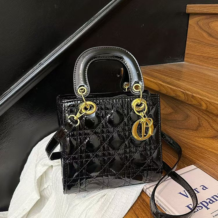 New classic quilted elegant and versatile handbag
