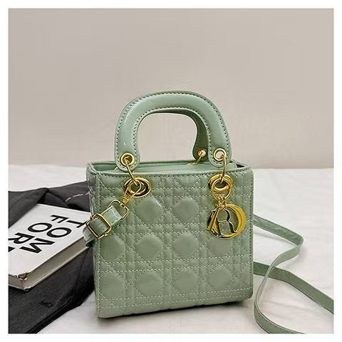New classic quilted elegant and versatile handbag