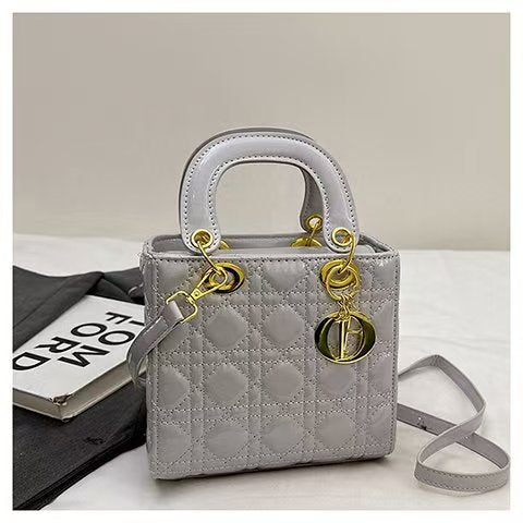 New classic quilted elegant and versatile handbag
