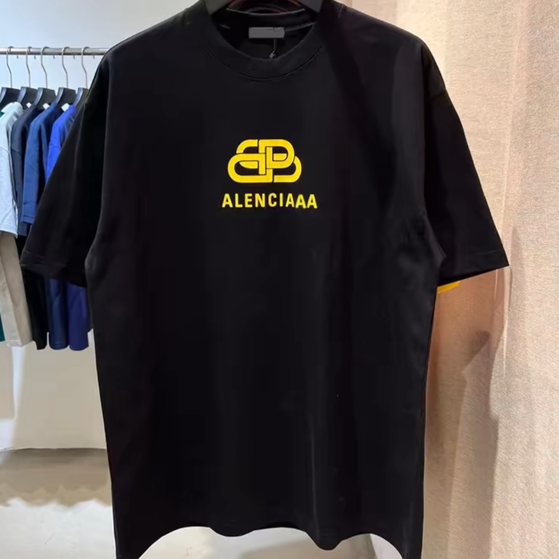BALENC* classic lock letter T-shirt (synchronized with counters)