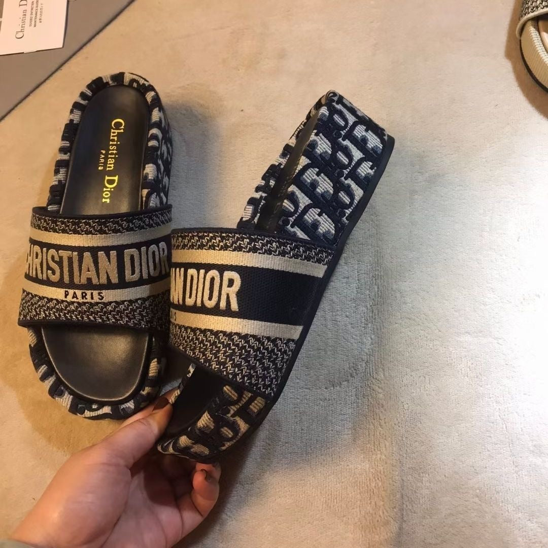 DR Embroidered thick-soled slippers