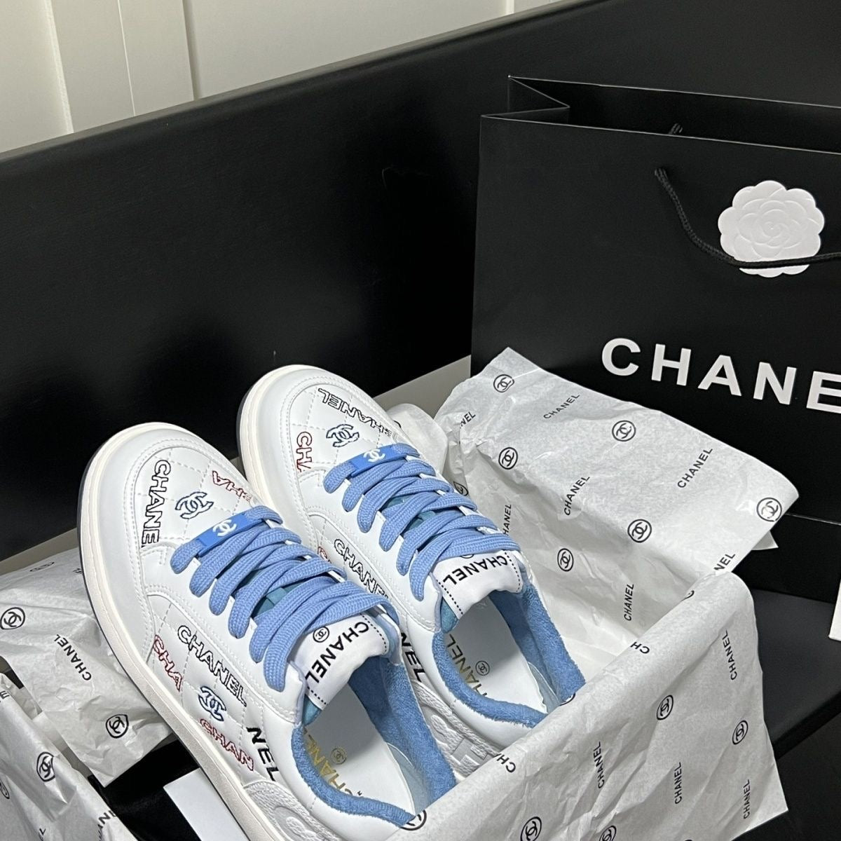 High-end graffiti letter embroidered shoes