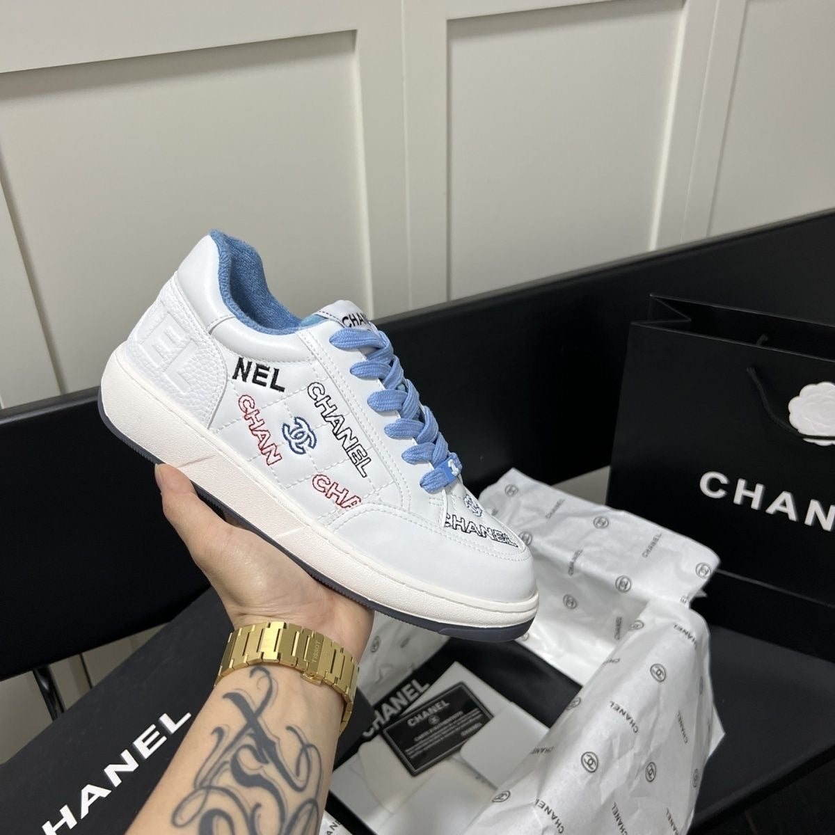 High-end graffiti letter embroidered shoes