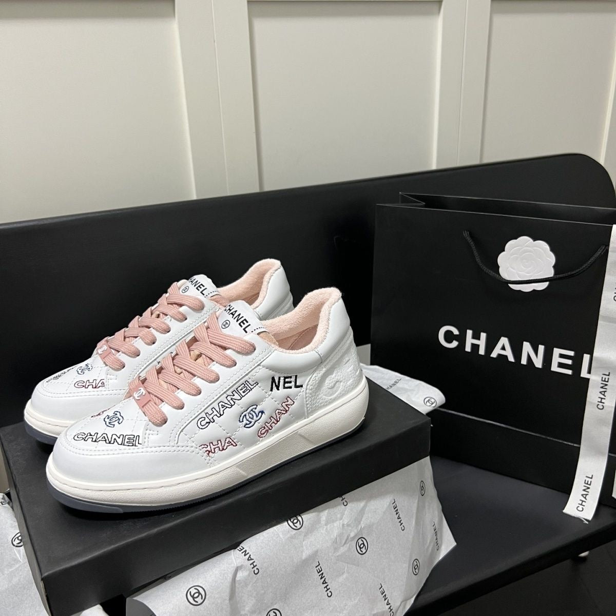 High-end graffiti letter embroidered shoes