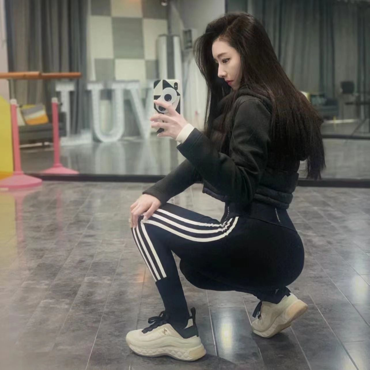 C   low-top trainers