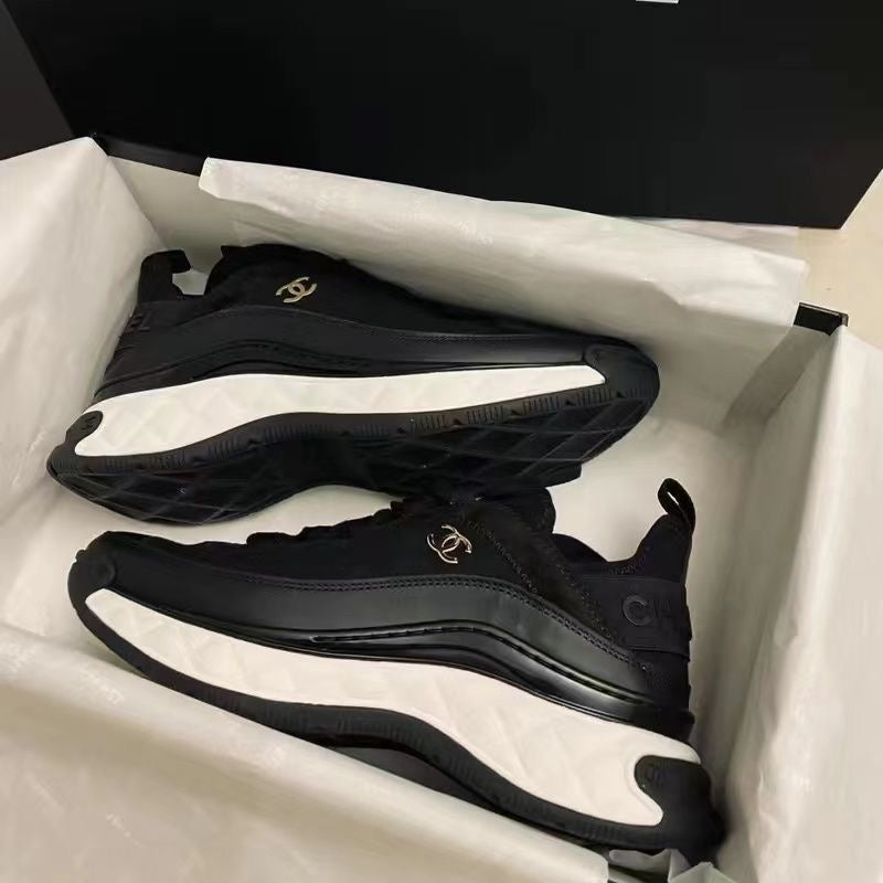 C   low-top trainers