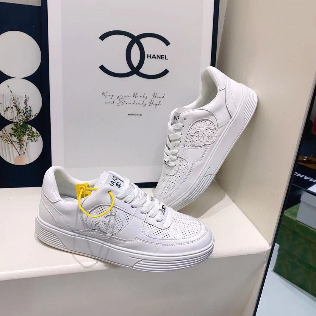 Breathable sports and casual white shoes