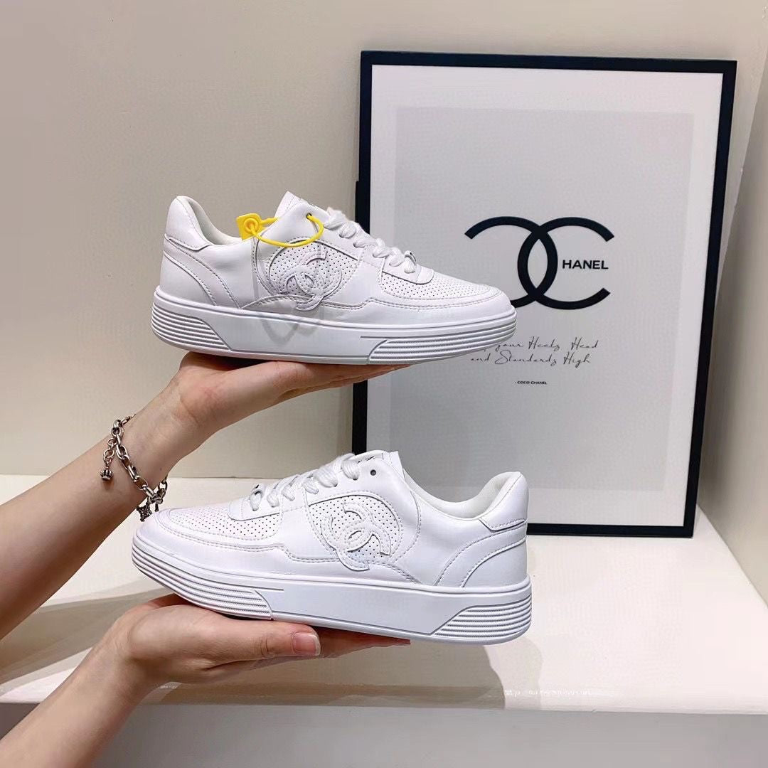Breathable sports and casual white shoes