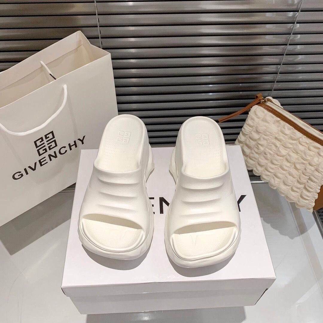 G   23 new slippers