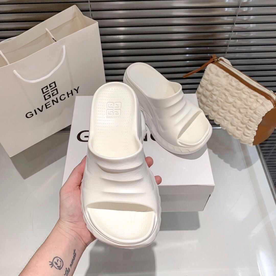 G   23 new slippers