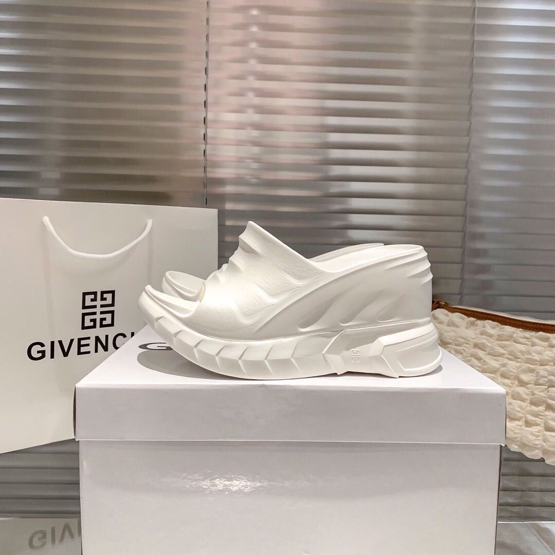 G   23 new slippers