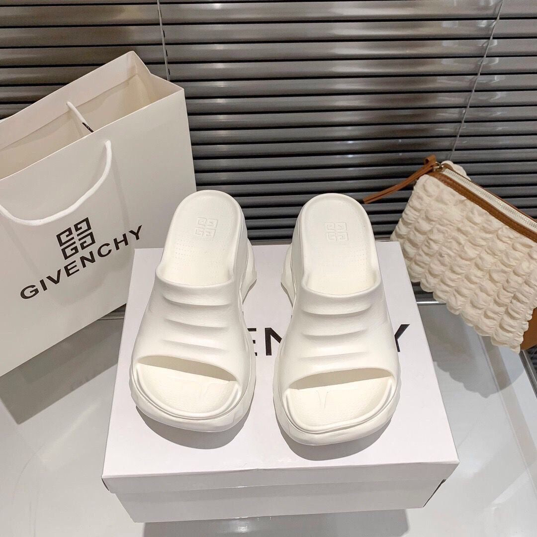 G   23 new slippers