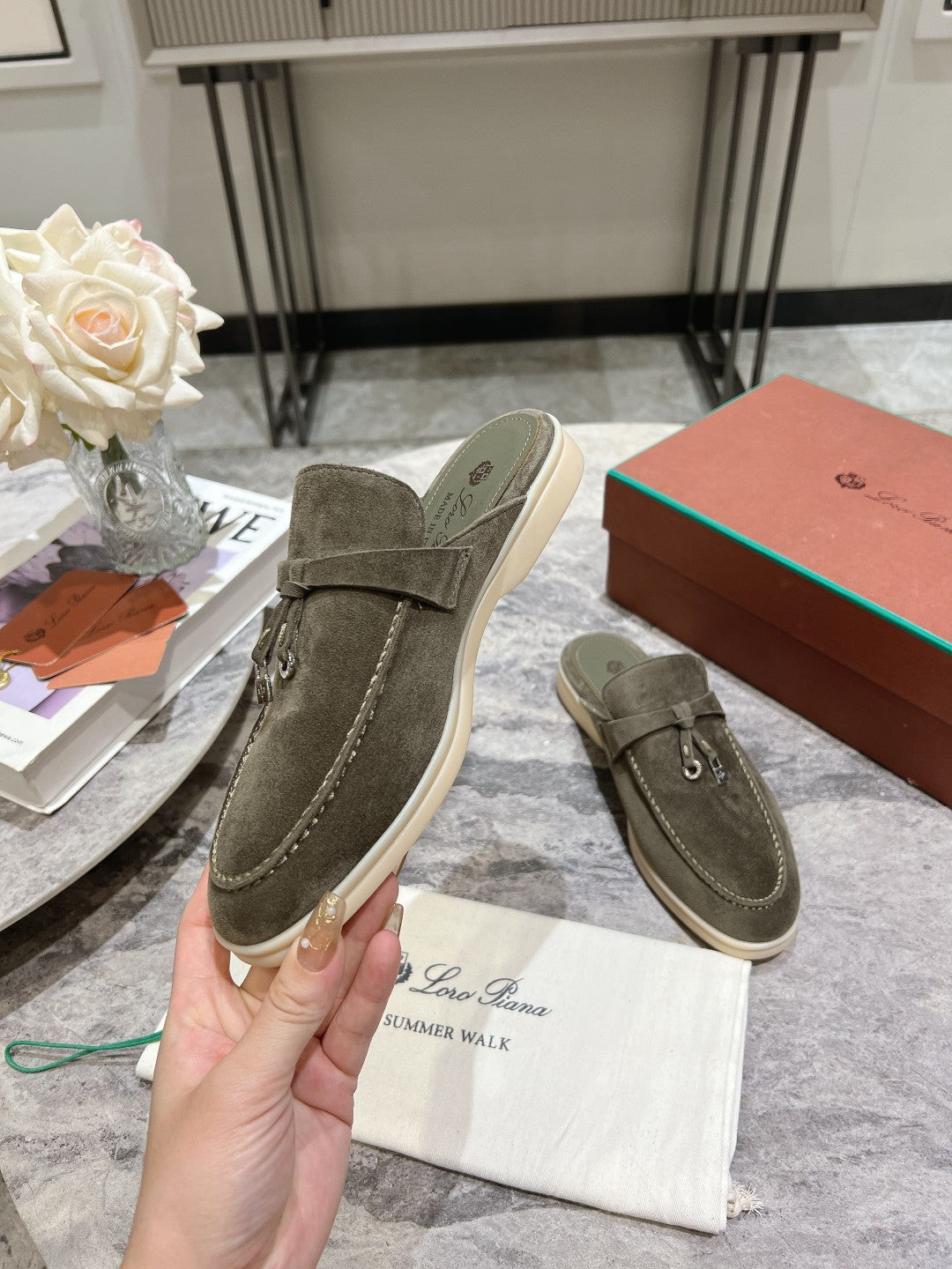 Loro Pian** Classic British tassel flat loafers