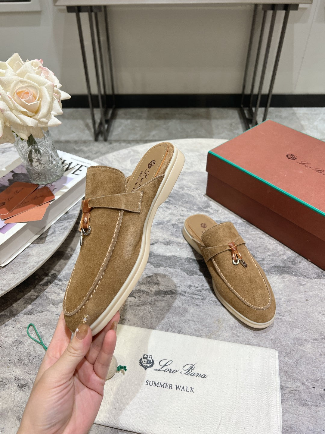 Loro Pian** Classic British tassel flat loafers