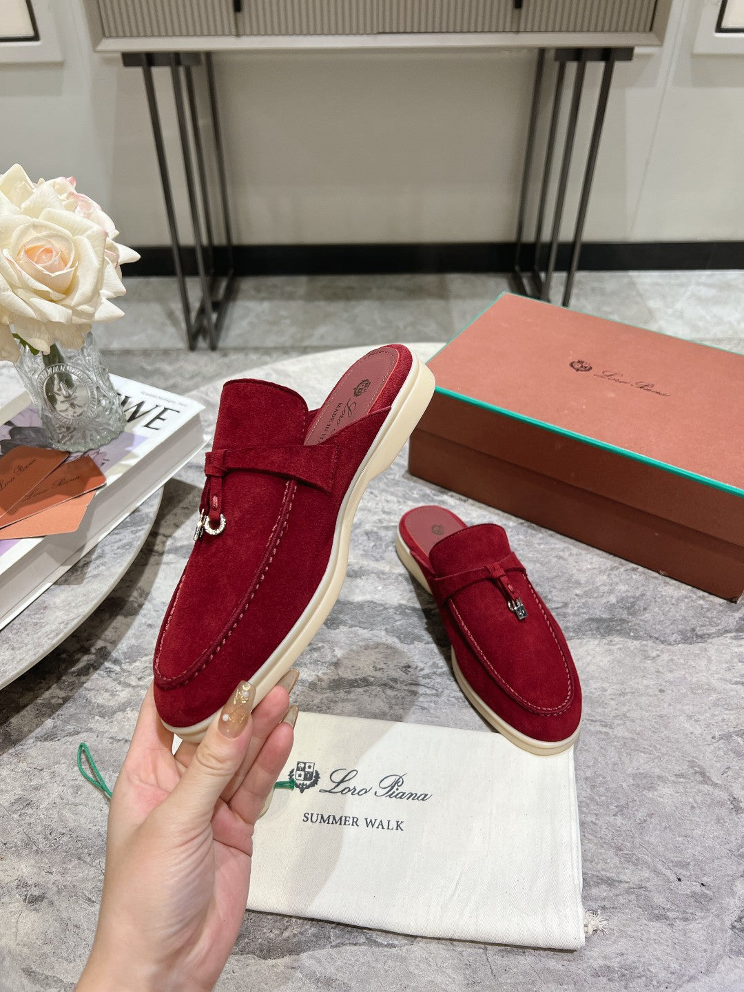 Loro Pian** Classic British tassel flat loafers