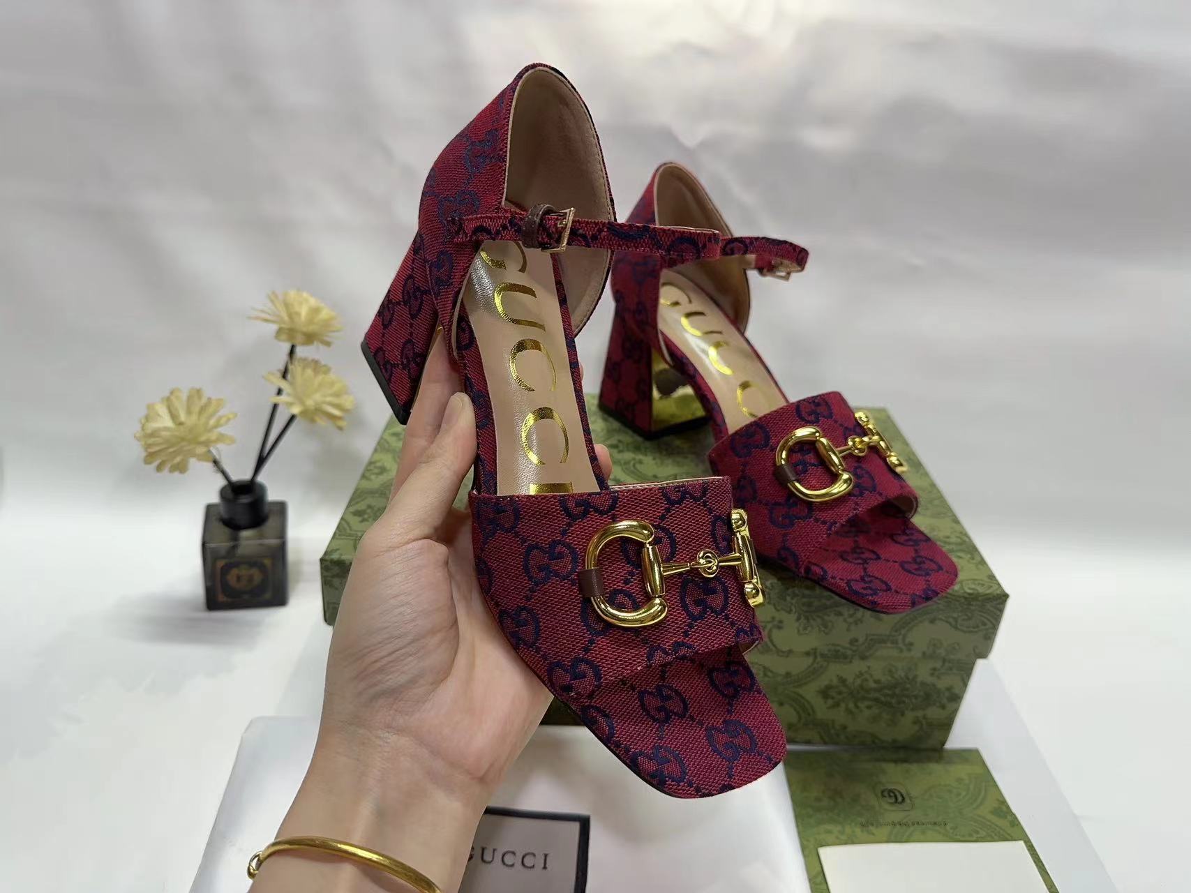 New CU summer hollow sandals