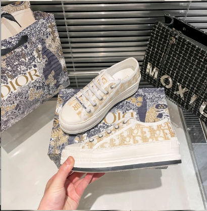 DIO* embroidered canvas sneakers