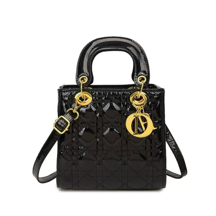 New classic quilted elegant and versatile handbag