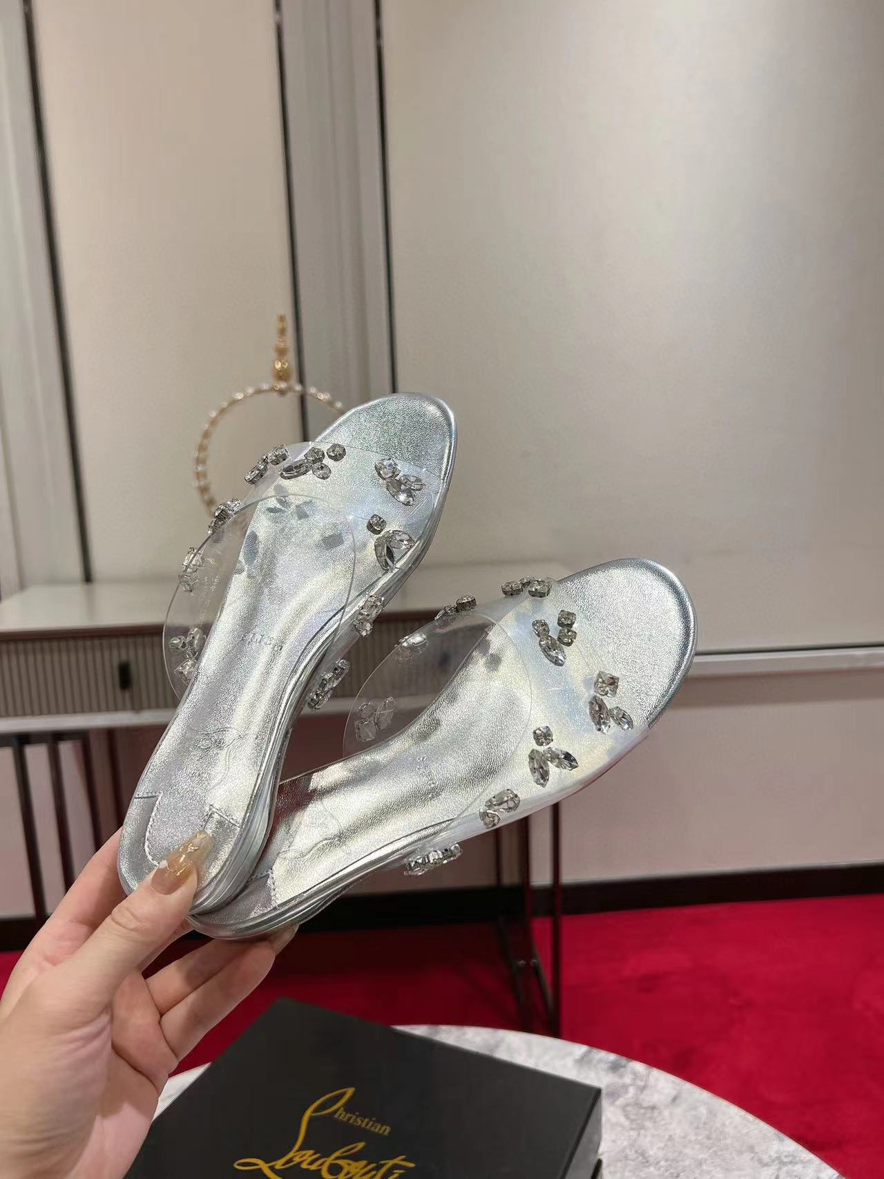 CL* new rhinestone slippers