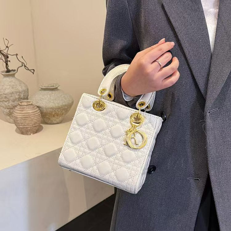 New classic quilted elegant and versatile handbag