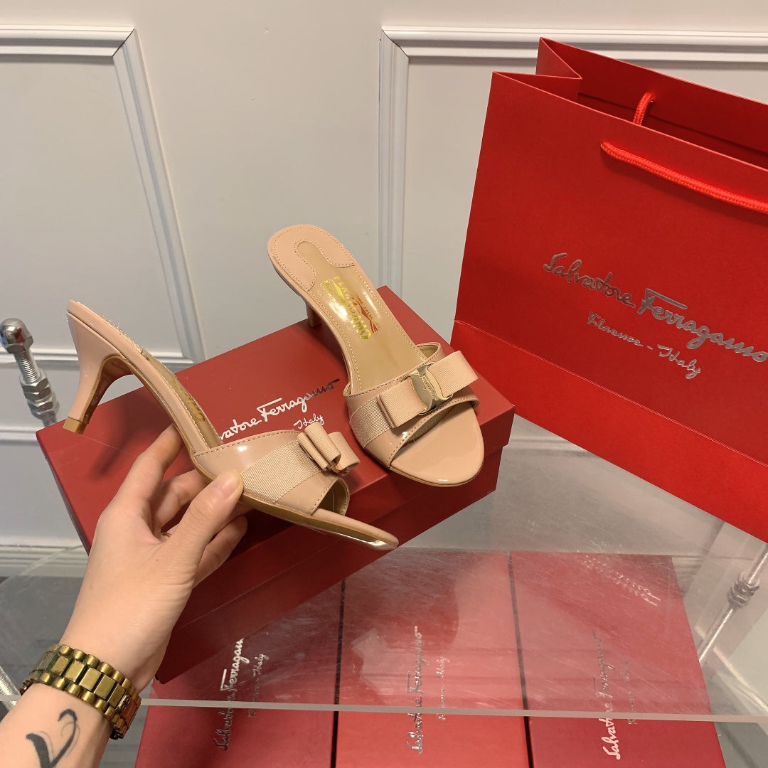 Ferragam* classic new bow high heels