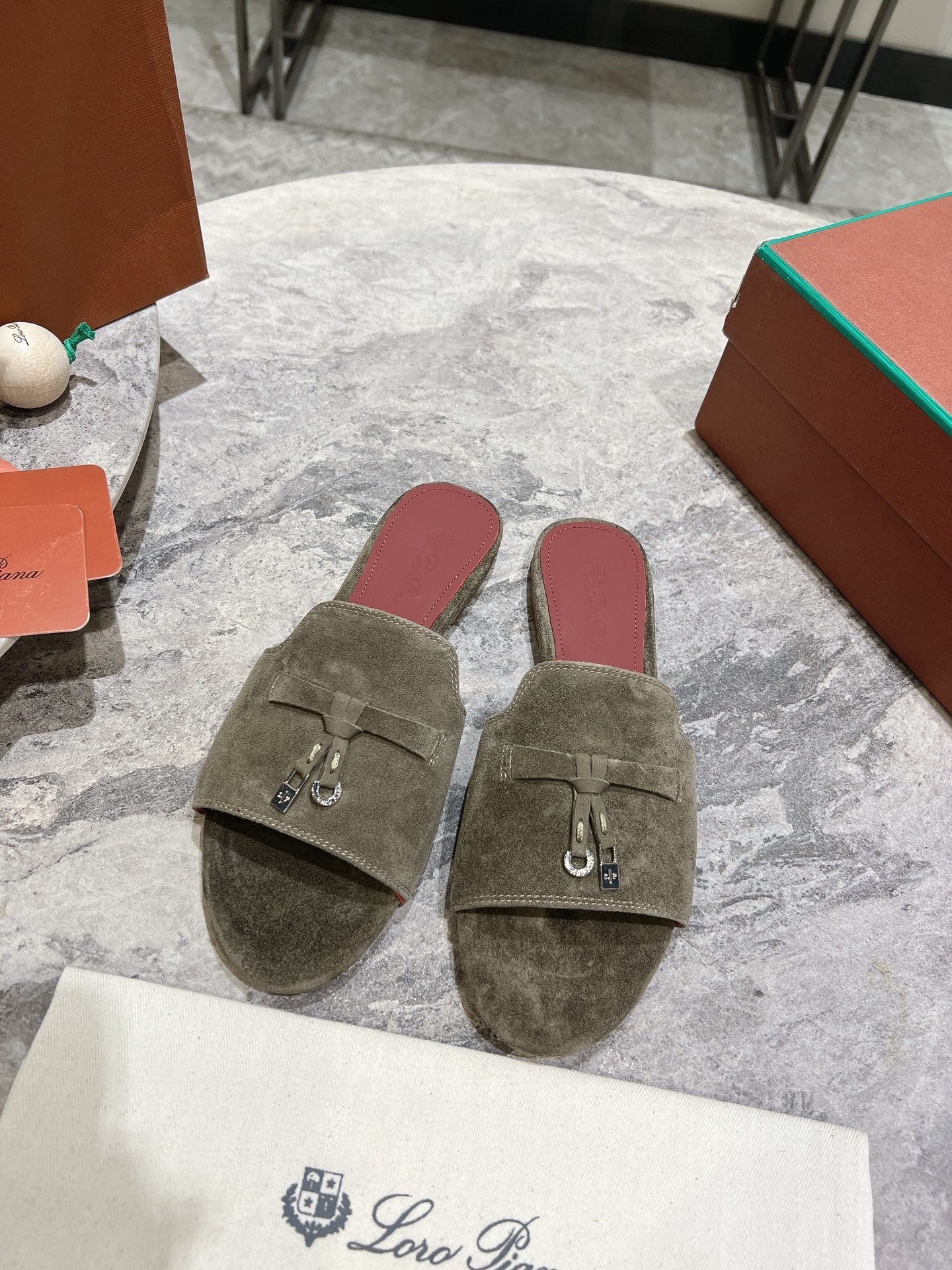 Loro Pian* Classic full leather British tassel flat slippers