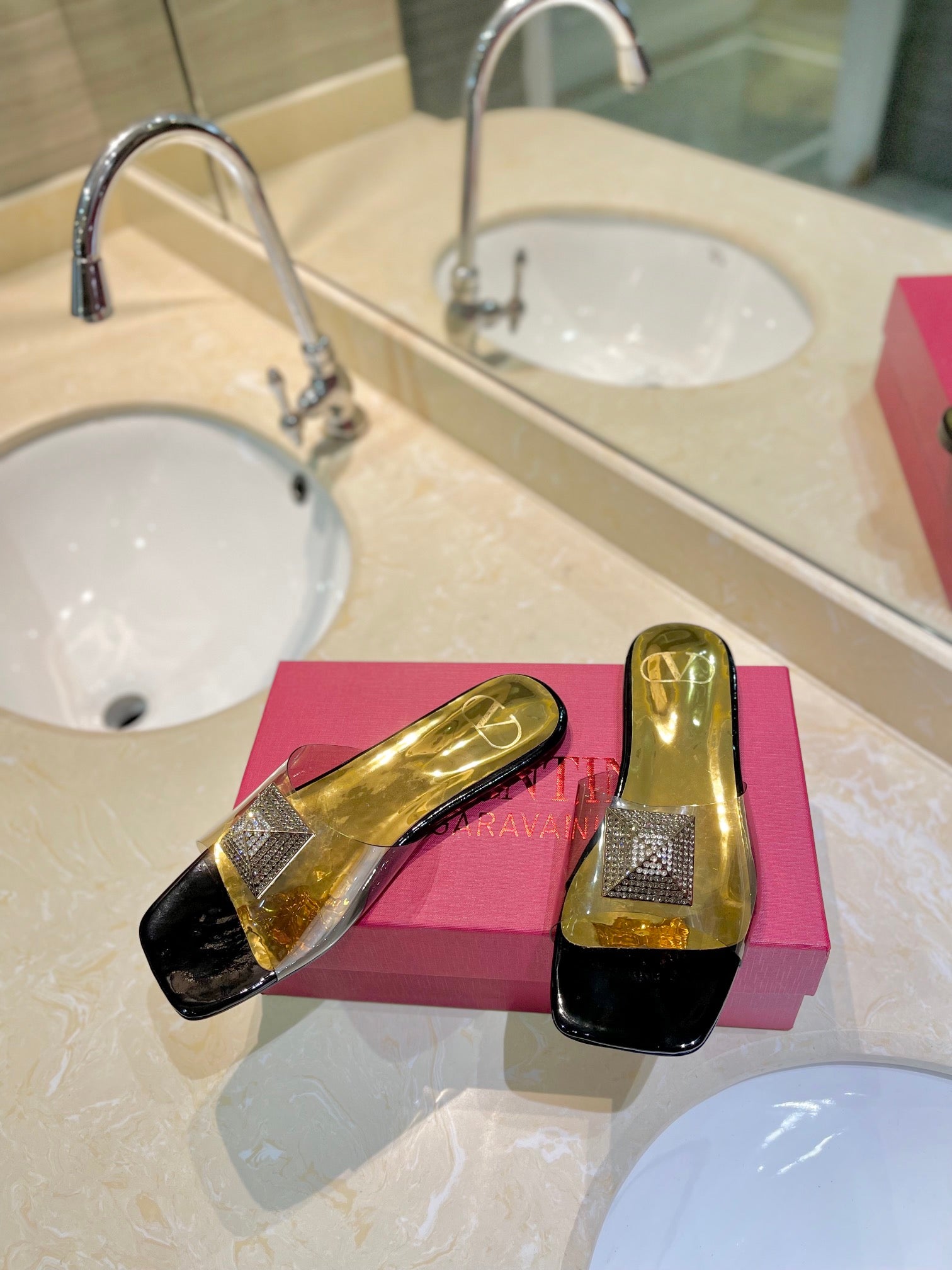 𝑉𝐴𝐿𝐸𝑁𝑇***Rhinestone SlippersVIP 1：1