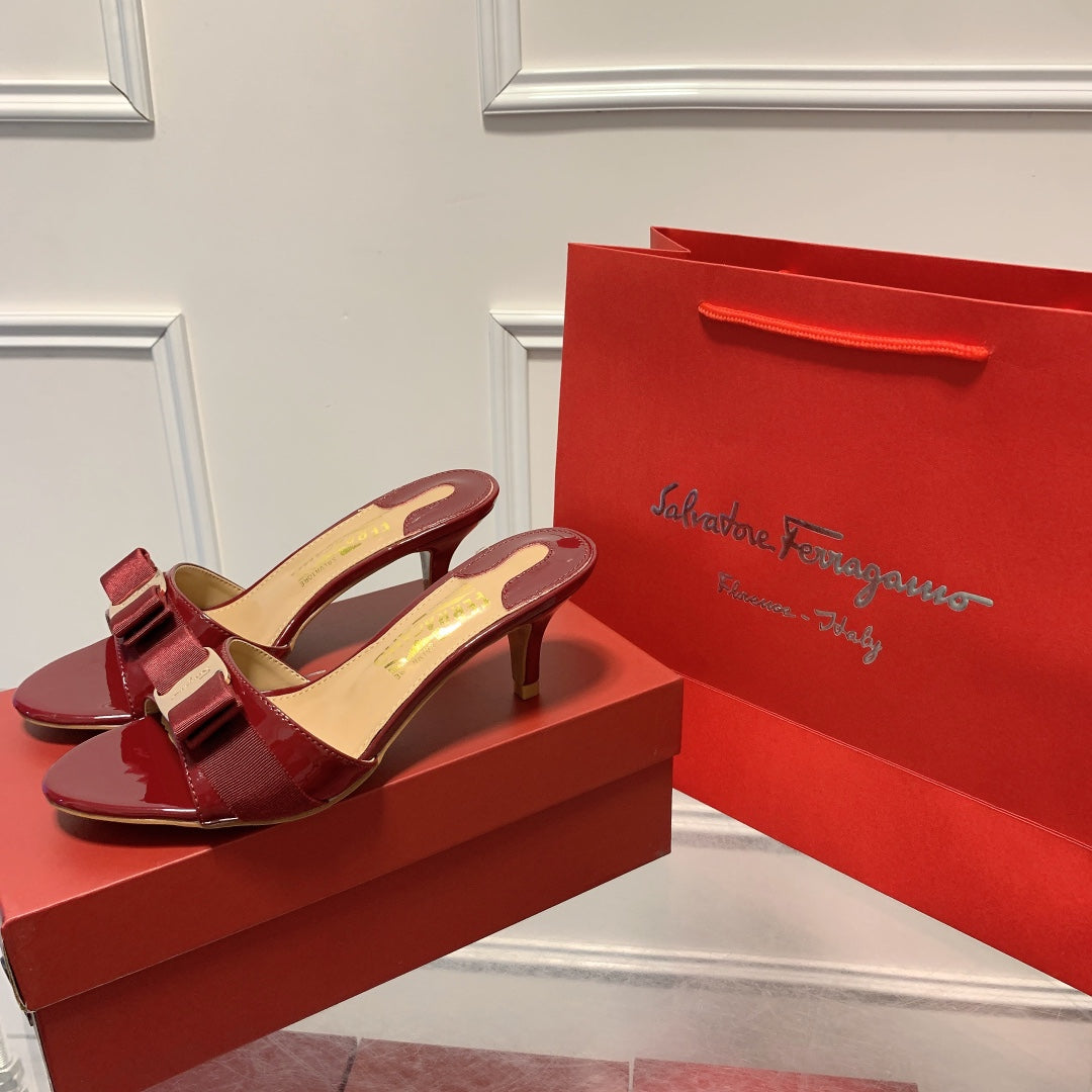 Ferragam* classic new bow high heels