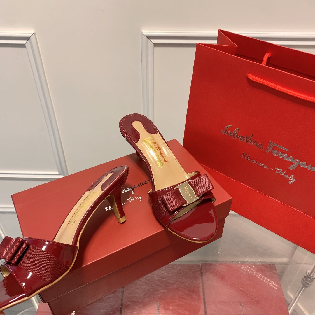 Ferragam* classic new bow high heels