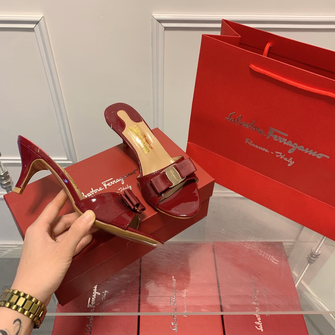 Ferragam* classic new bow high heels