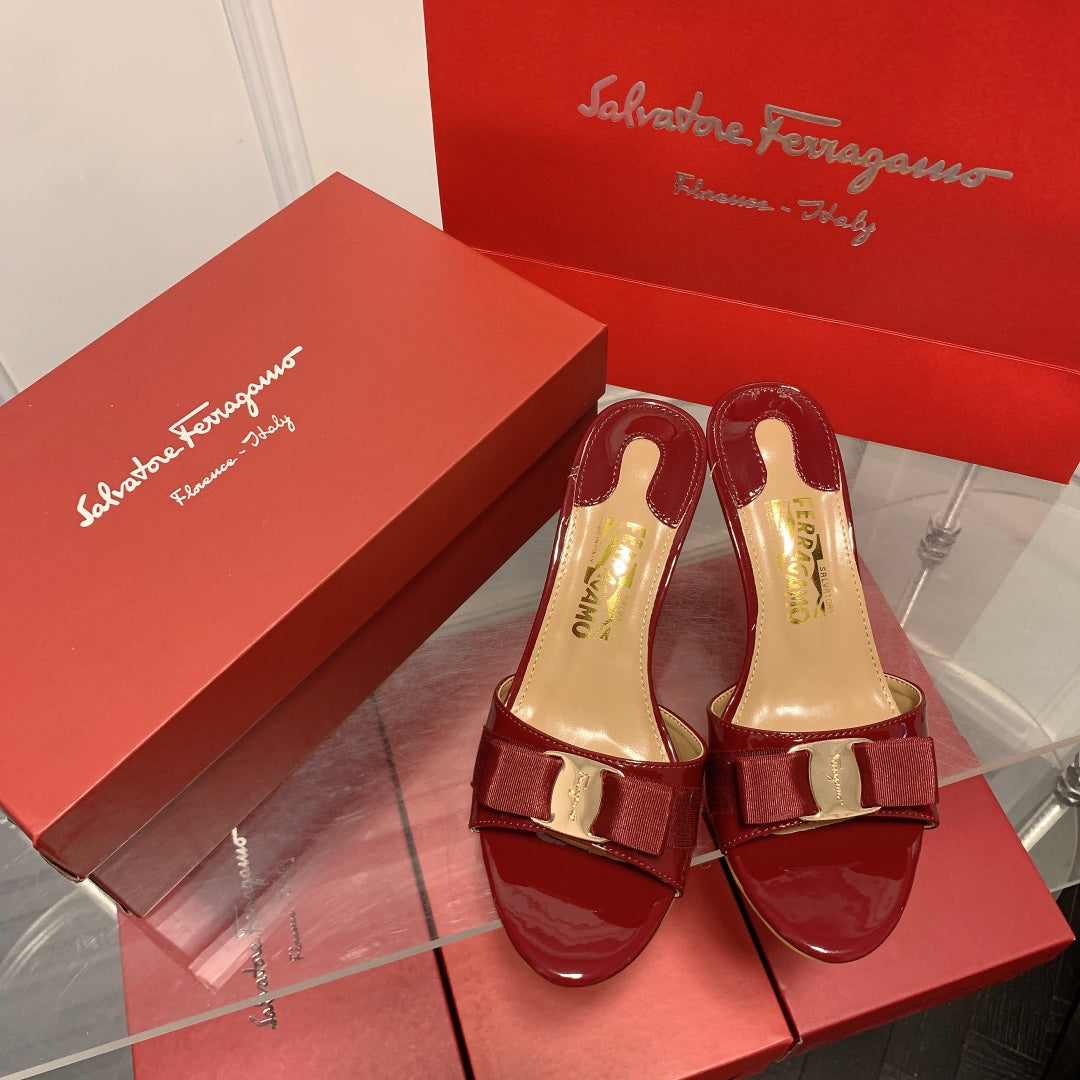 Ferragam* classic new bow high heels