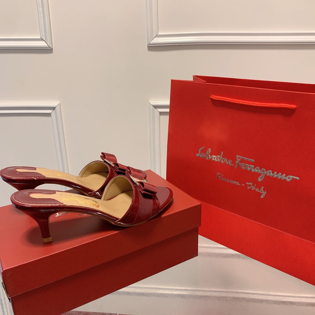 Ferragam* classic new bow high heels