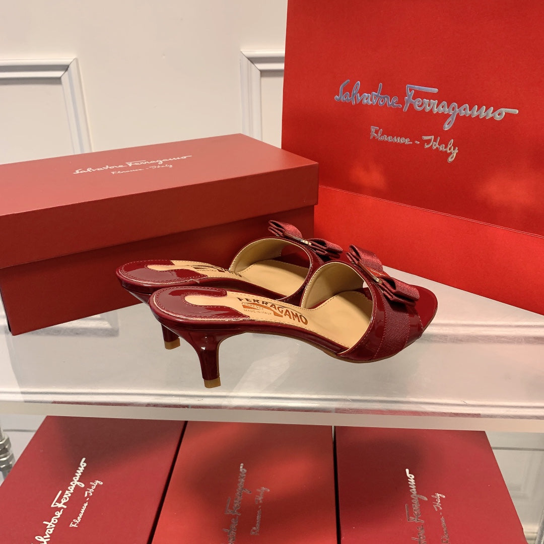 Ferragam* classic new bow high heels