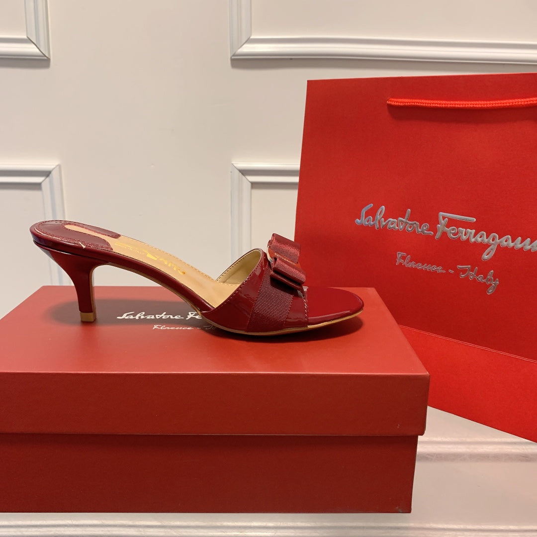 Ferragam* classic new bow high heels