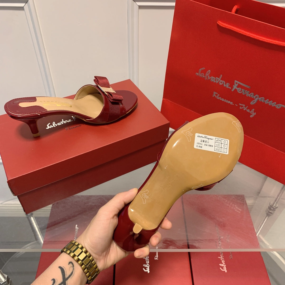 Ferragam* classic new bow high heels