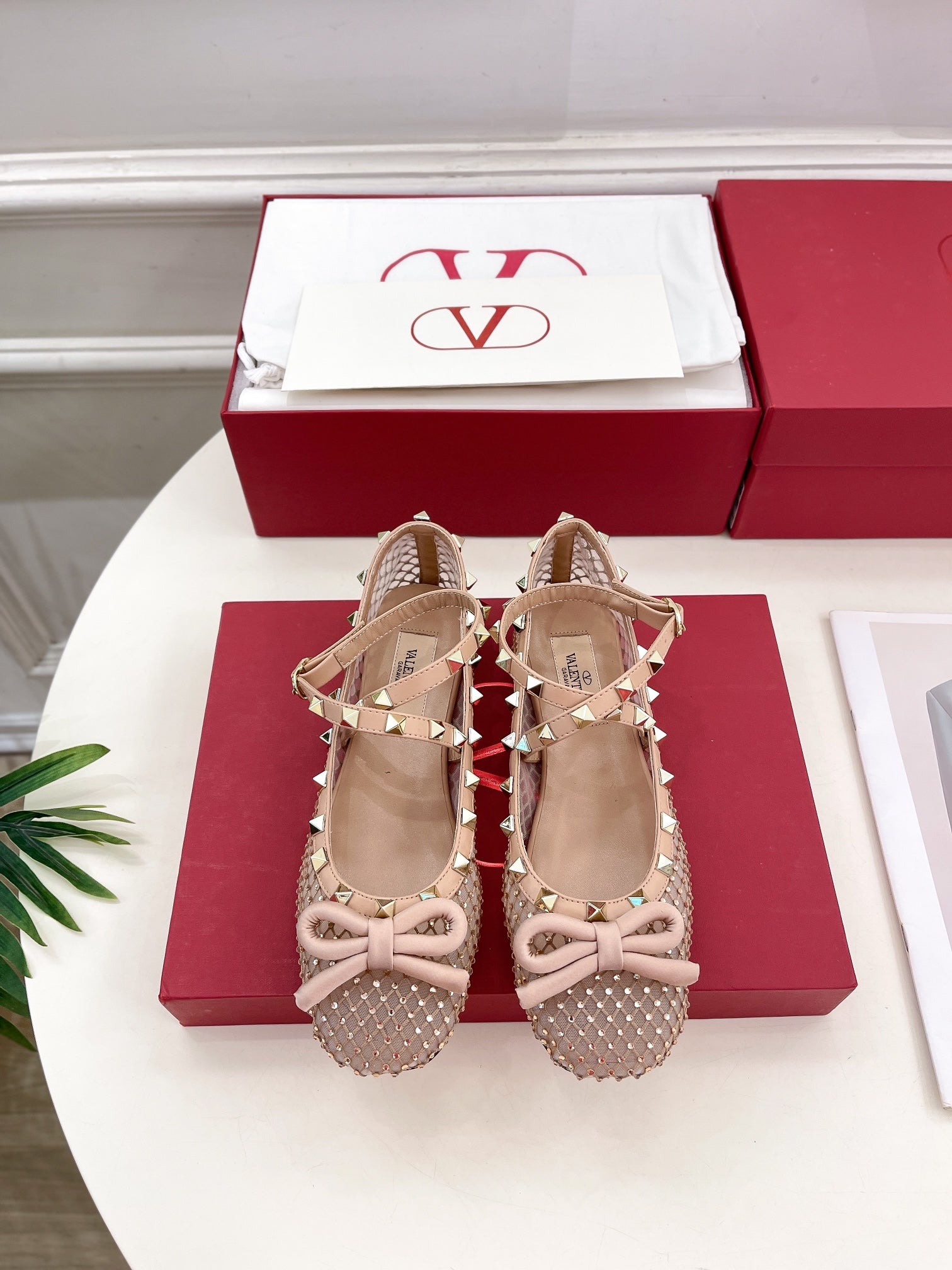 V new rivet rhinestone mesh ballet shoes VIP1：1