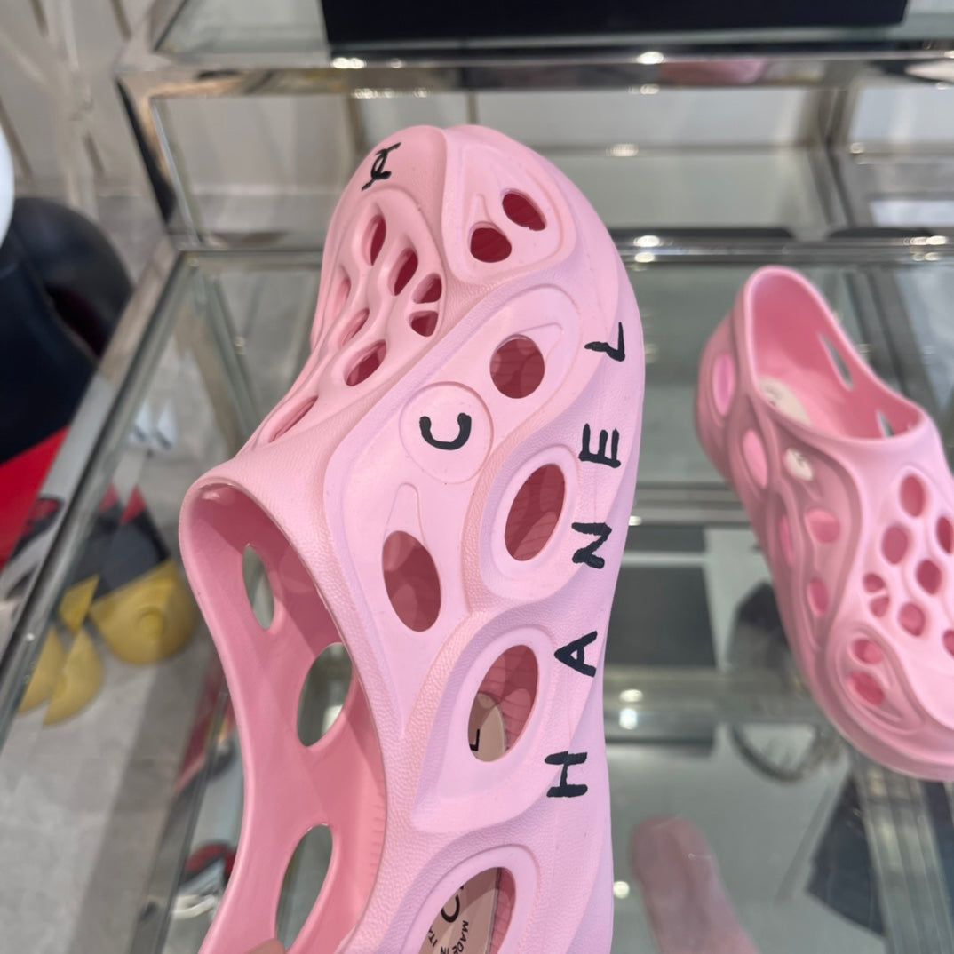 Pink hole slippers  VIP  1：1