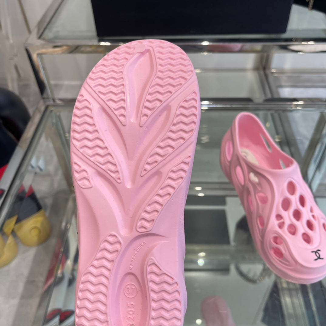 Pink hole slippers  VIP  1：1