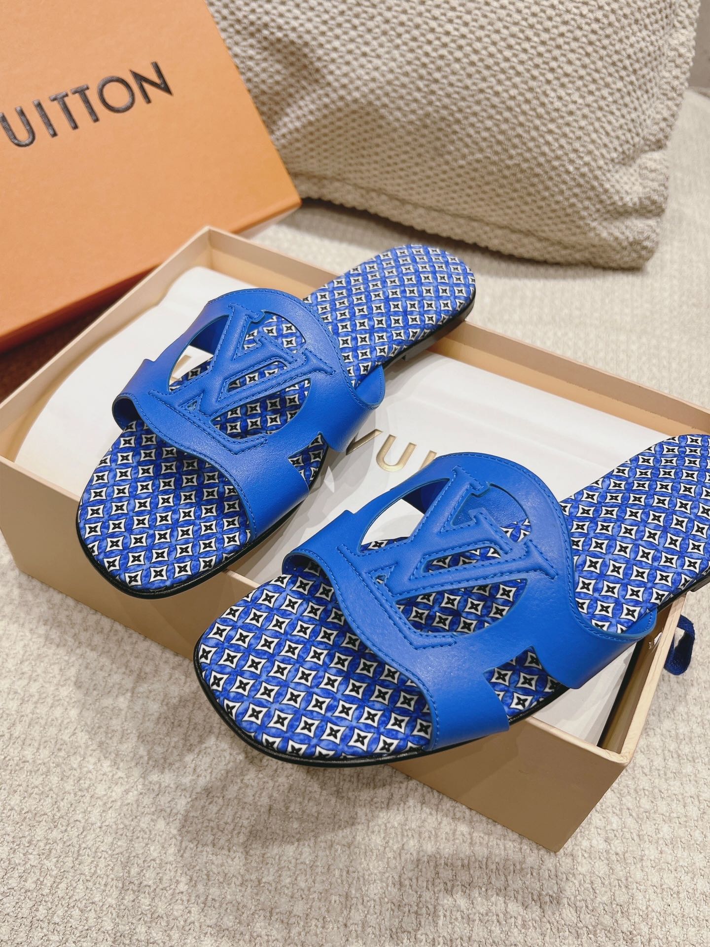 L*** Isola flat sandals VIP 1：1