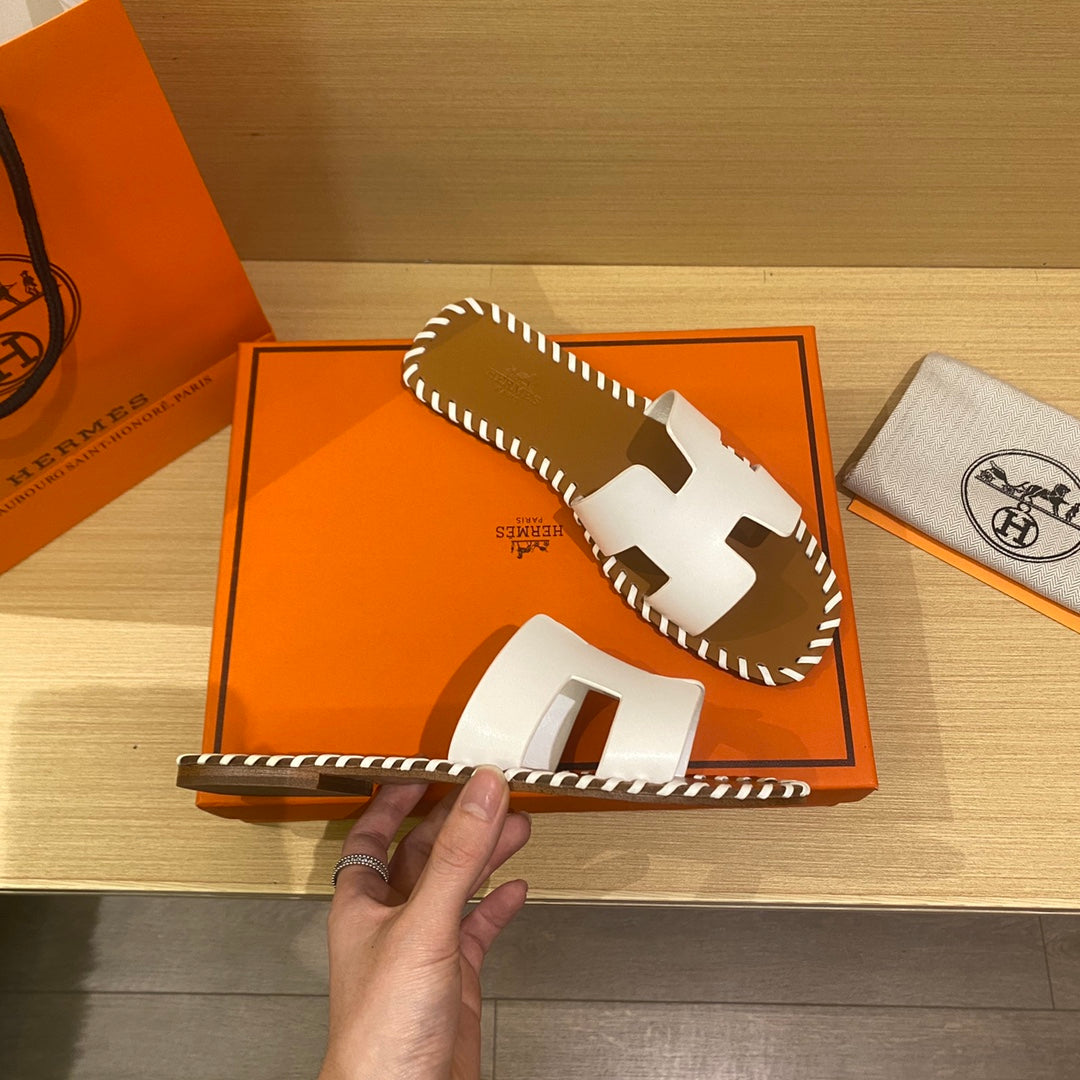 New H new woven slippers