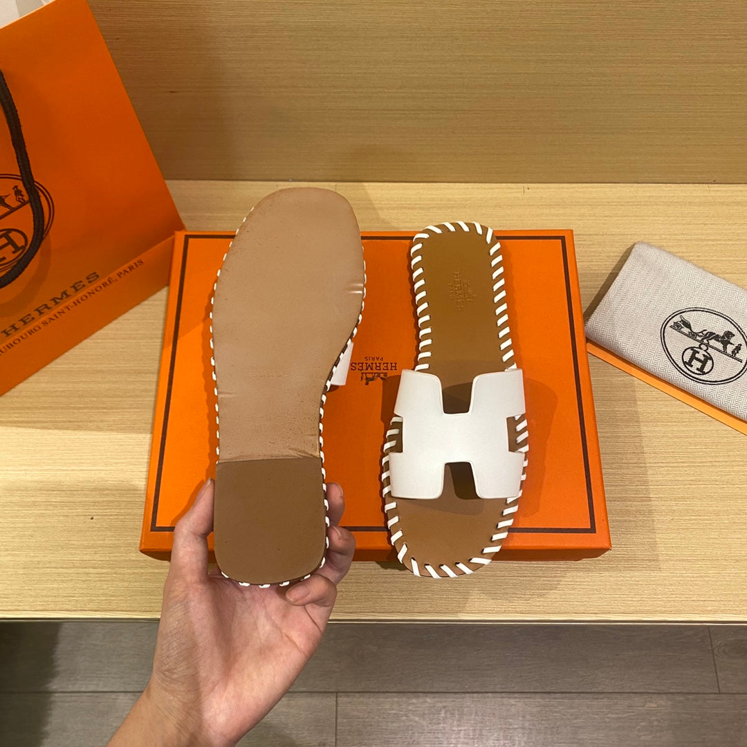 New H new woven slippers