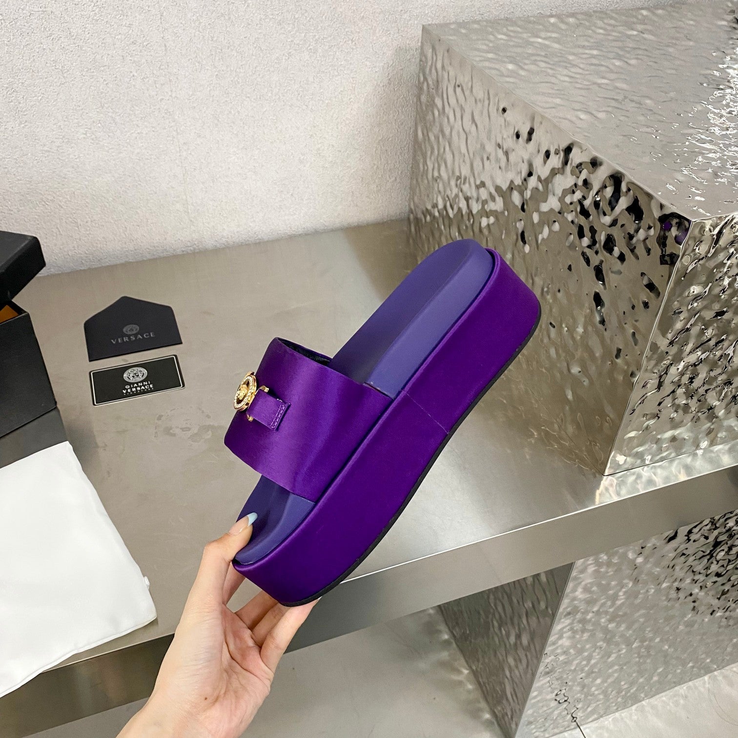 New waterproof platform  V    VIP1:1