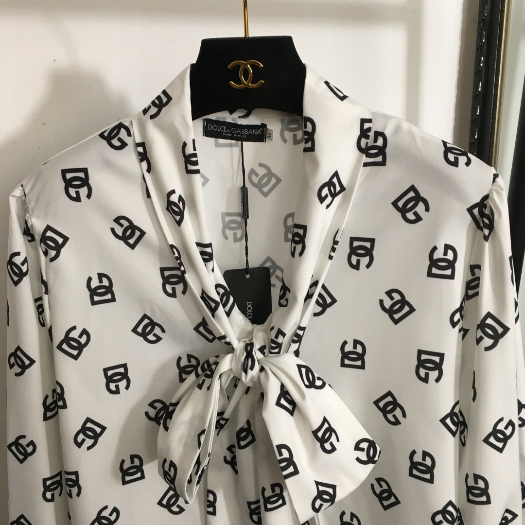 DG*New All Over Letter Print Bow Tie Collar Long Sleeve Shirt07