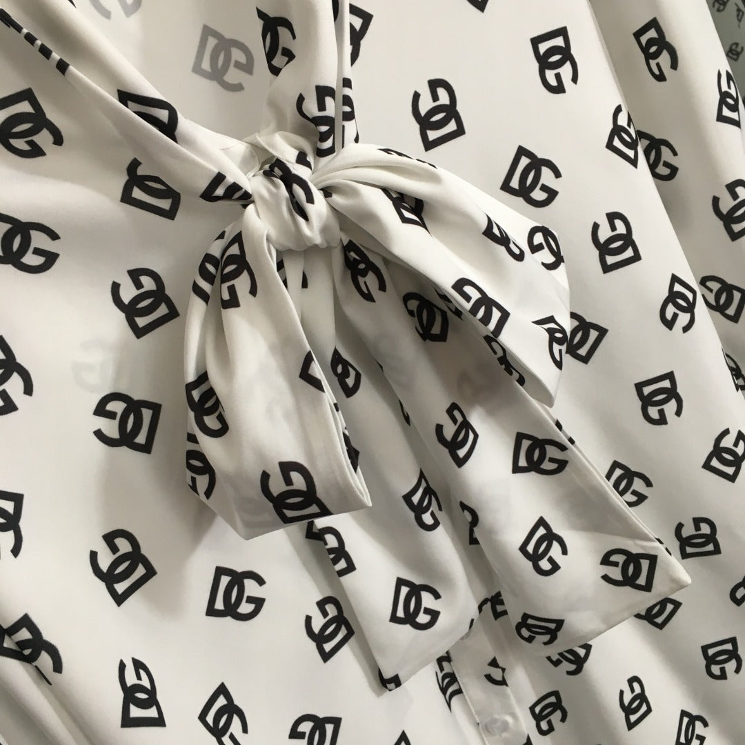 DG*New All Over Letter Print Bow Tie Collar Long Sleeve Shirt07