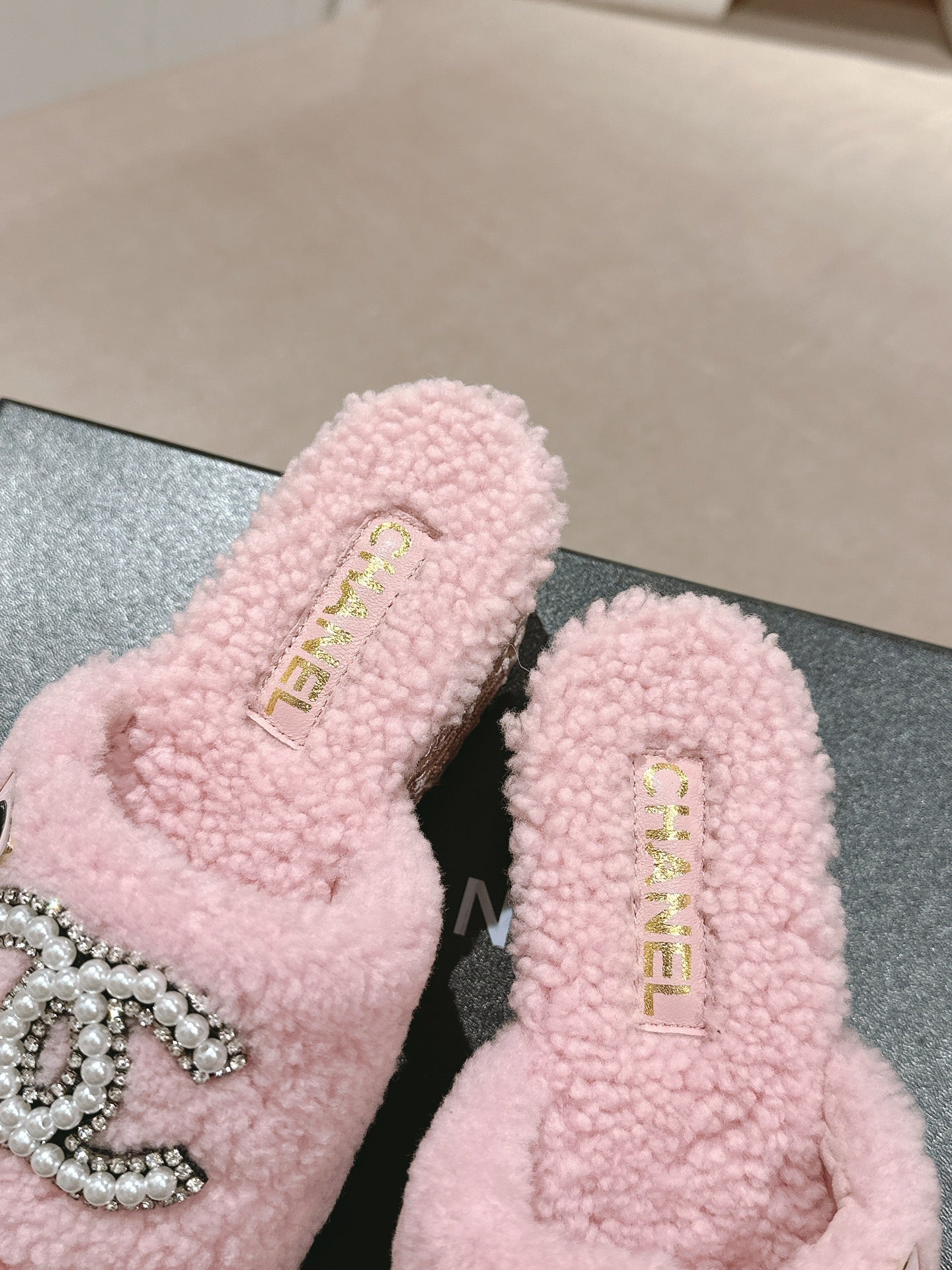Pink Fur Slippers Chanel VIP1:1