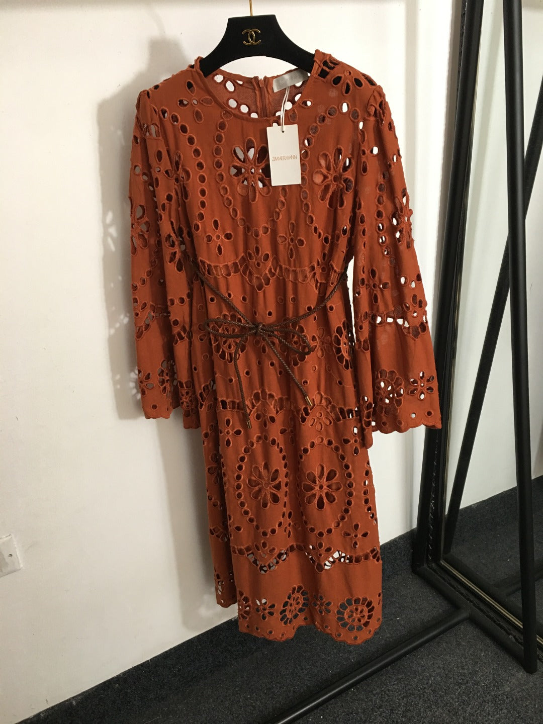 ZIM**** New hollow embroidered flower tie waist long-sleeved dress, coffee color, with suspender lining