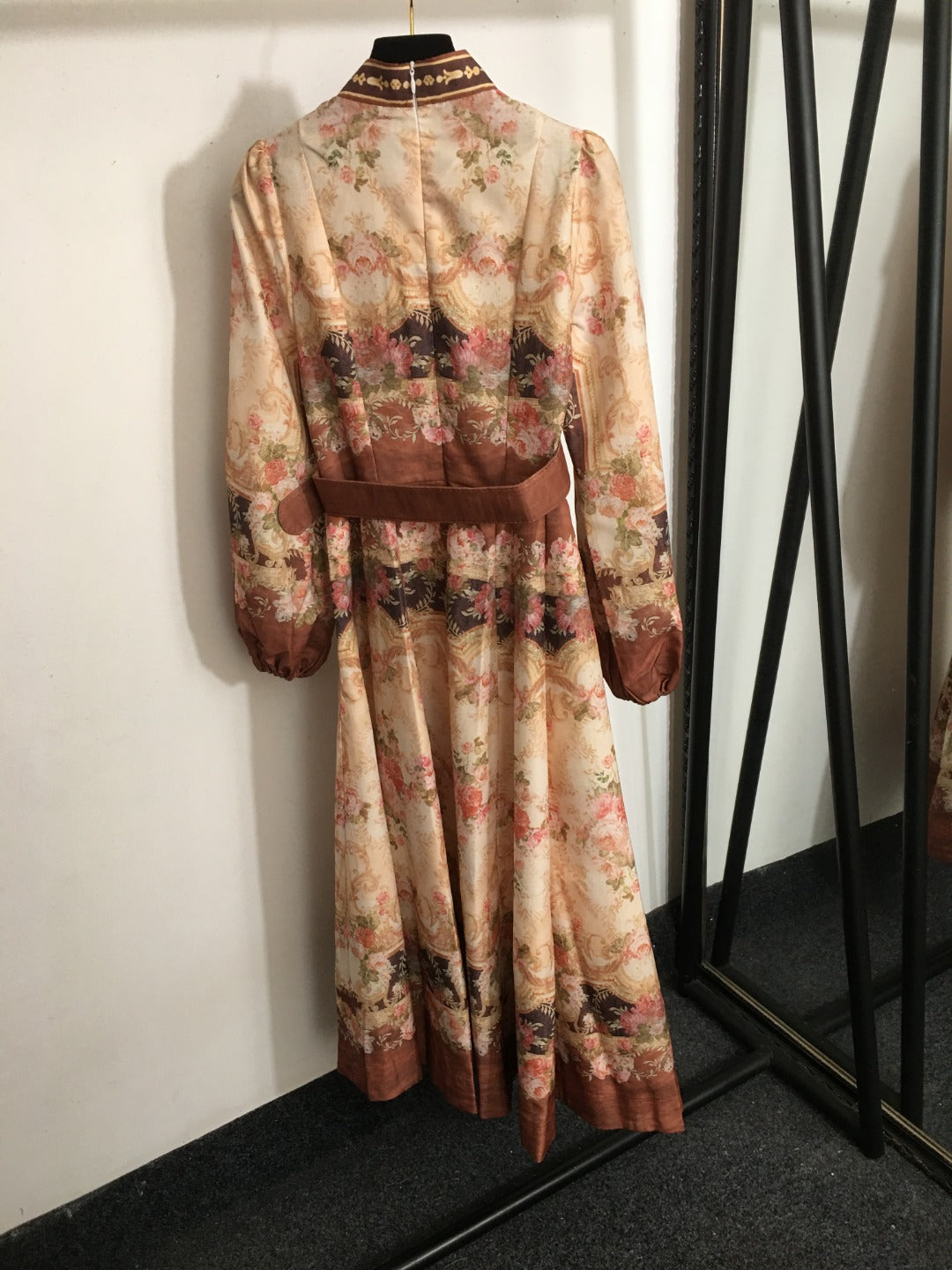 ZIM**** new retro floral prints, customized buttons with various flower patterns, stand-up collar, waisted lantern long-sleeved dress with belt,